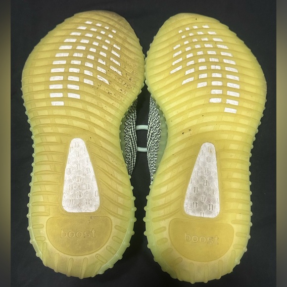 YEEZY Boost 350 - Picture 7 of 8